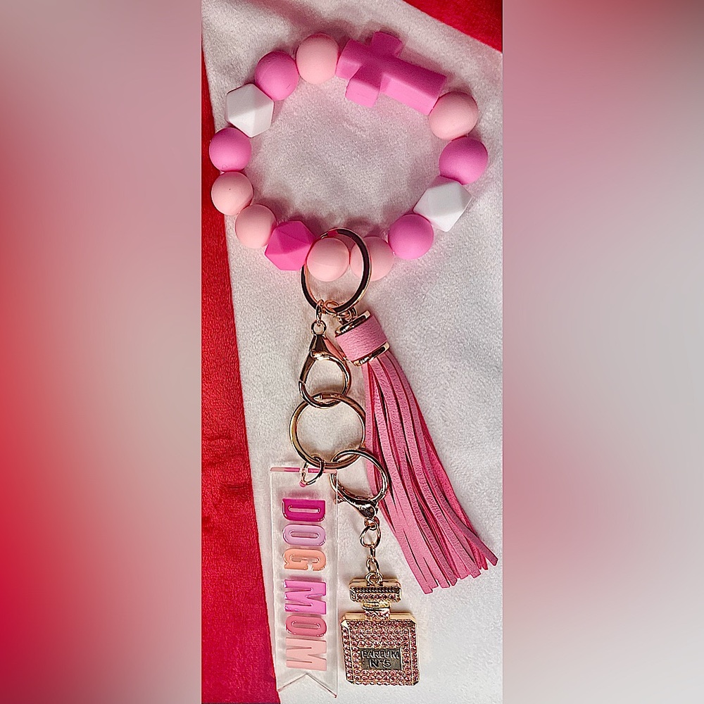 Super cute multi-pink keychain , purse charm or dog leash accessory. 🎀